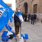 Carmine De Nuzzo, attivista e una mascotte degli Animalisti Italiani